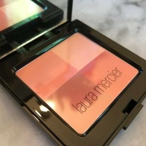 Laura Mercier Illuminating Quad-Coral Red, NIB